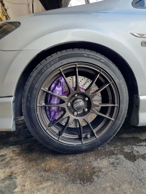 Η Toyota Previa 4 παχυμετρικοί διαβήτες φρένων αυτοκινήτων εμβόλων χρωμάτισε το πορφυρό χρώμα